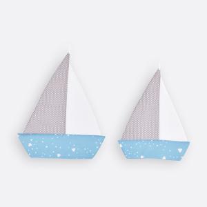KraftKids Segelboot abgerundete Dreiecke weiß auf Blau