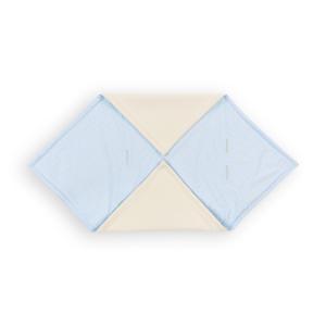 KraftKids Decke für Babyschale Winter kleine Blätter hellblau auf Weiß